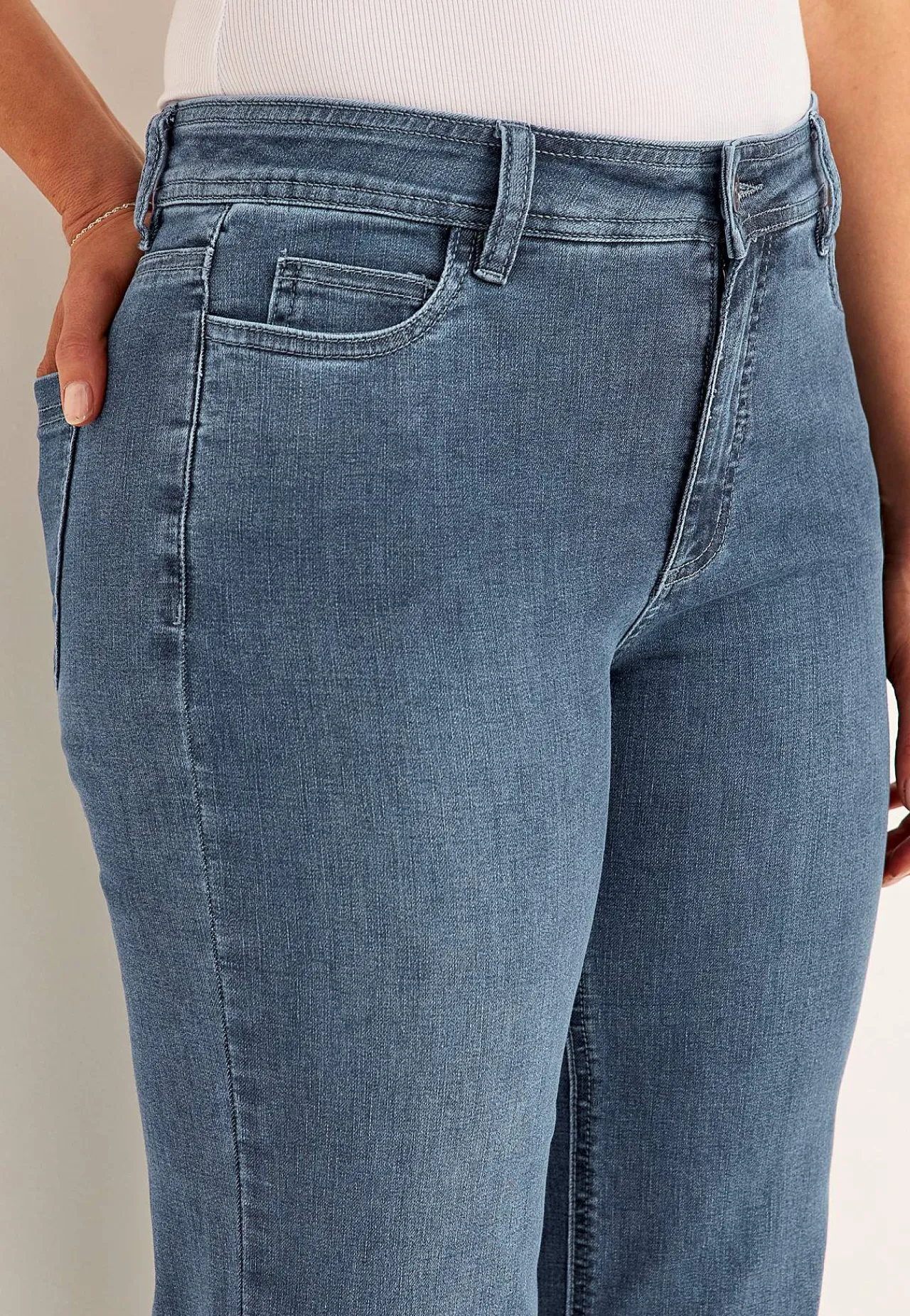 Vide Bukser|Lige Bukser- Brede jeans i denim med superstræk Sara Mellemblå Denim