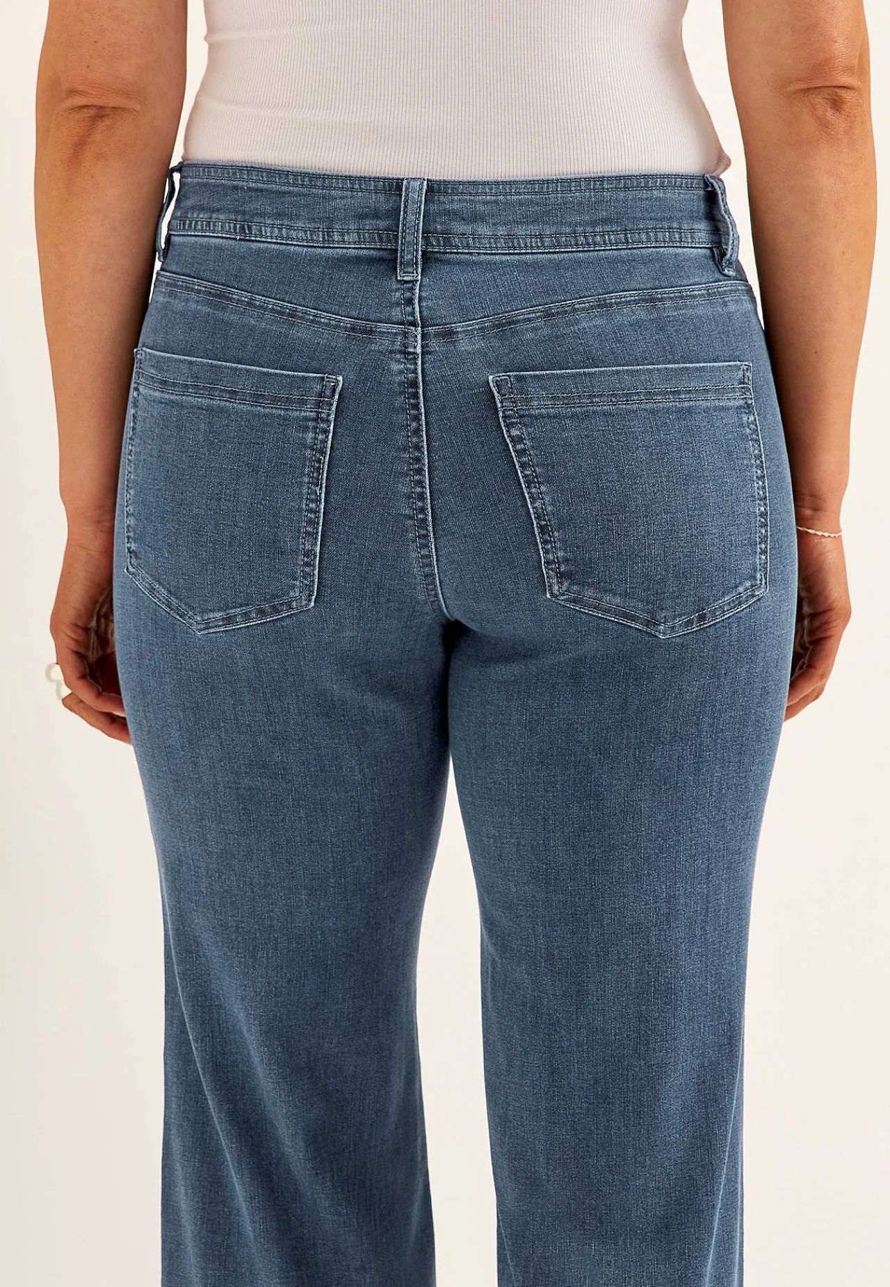Vide Bukser|Lige Bukser- Brede jeans i denim med superstræk Sara Mellemblå Denim