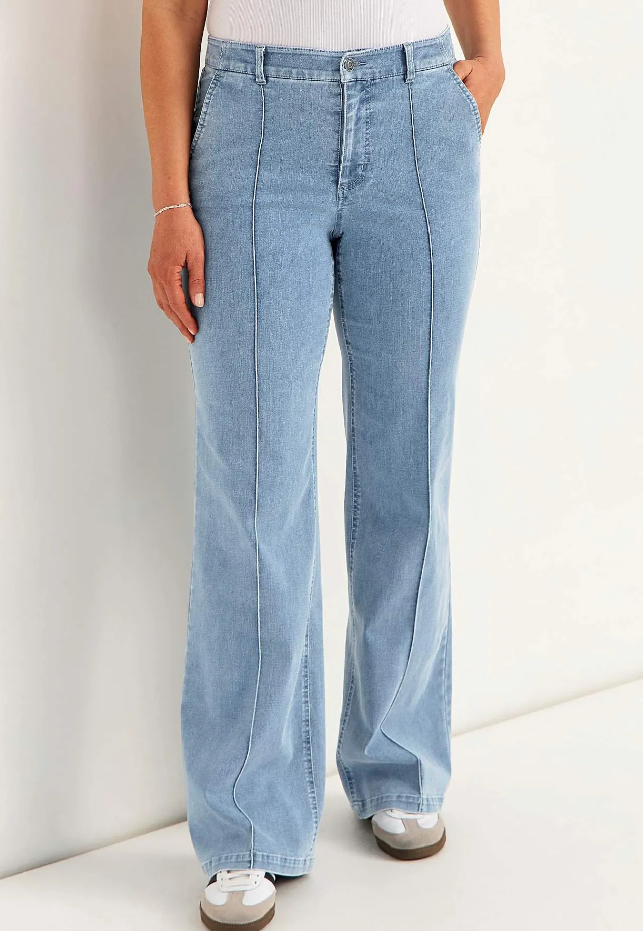 Straight Fit|Stretch Jeans-Cellbes of Sweden Brede jeans med syede pressefolder Mia Lyseblå denim
