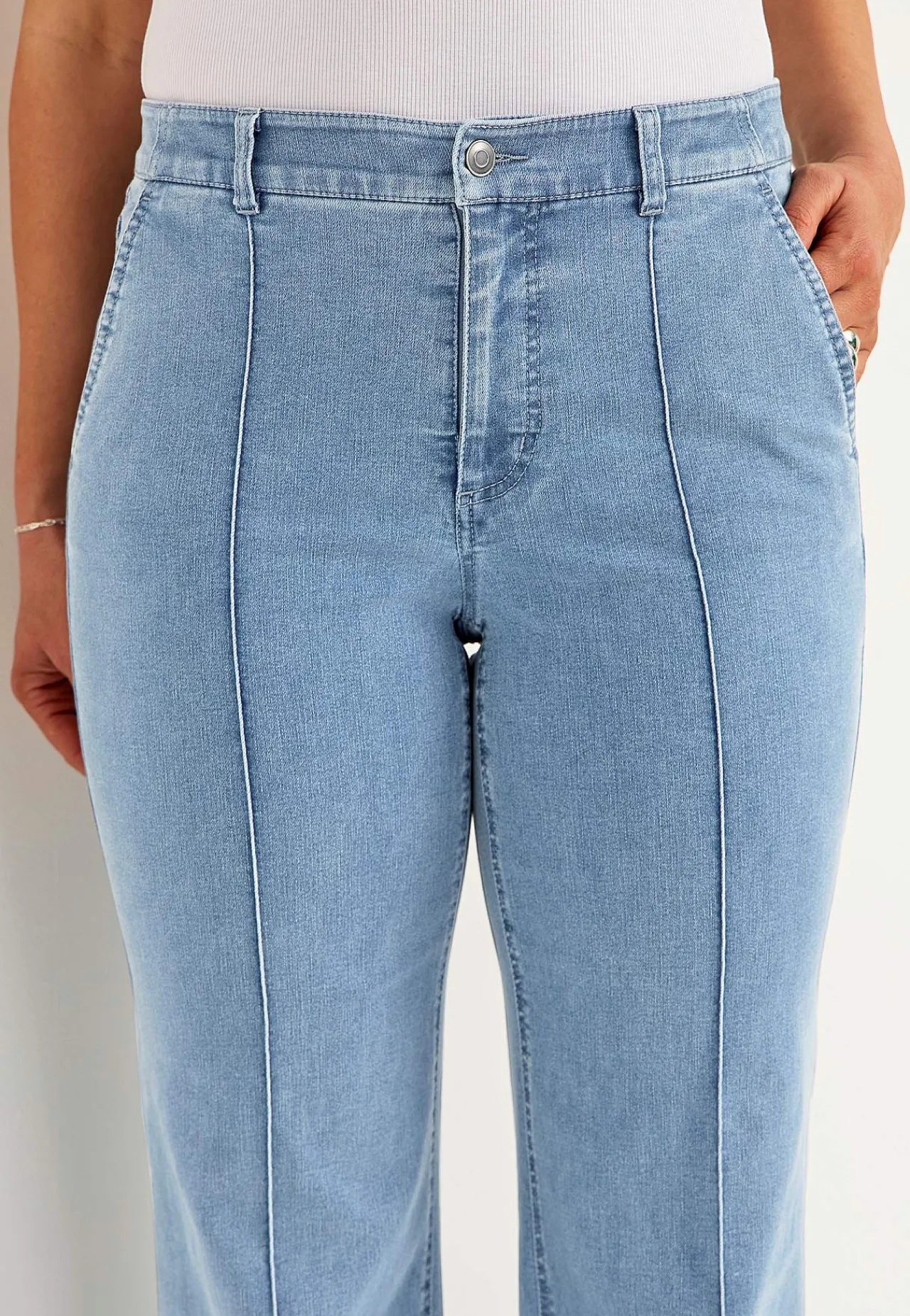 Straight Fit|Stretch Jeans-Cellbes of Sweden Brede jeans med syede pressefolder Mia Lyseblå denim