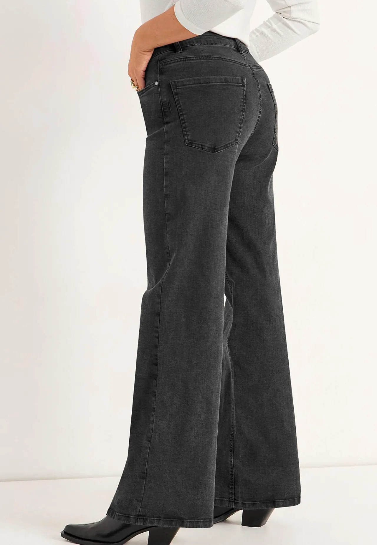 Høj Talje|Straight Fit- Brede, lange jeans med høj talje Renata | Cellbes