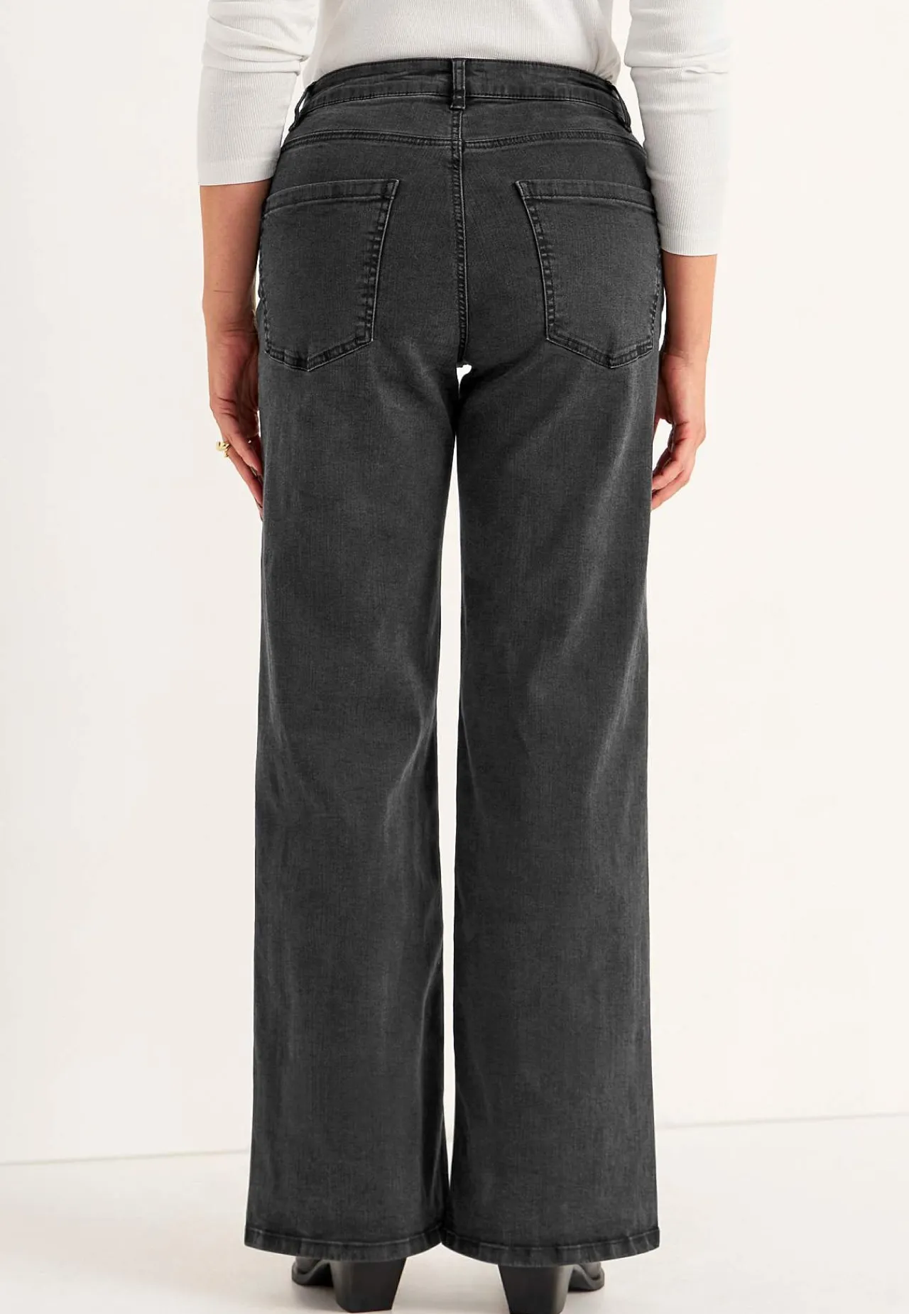 Høj Talje|Straight Fit- Brede, lange jeans med høj talje Renata | Cellbes