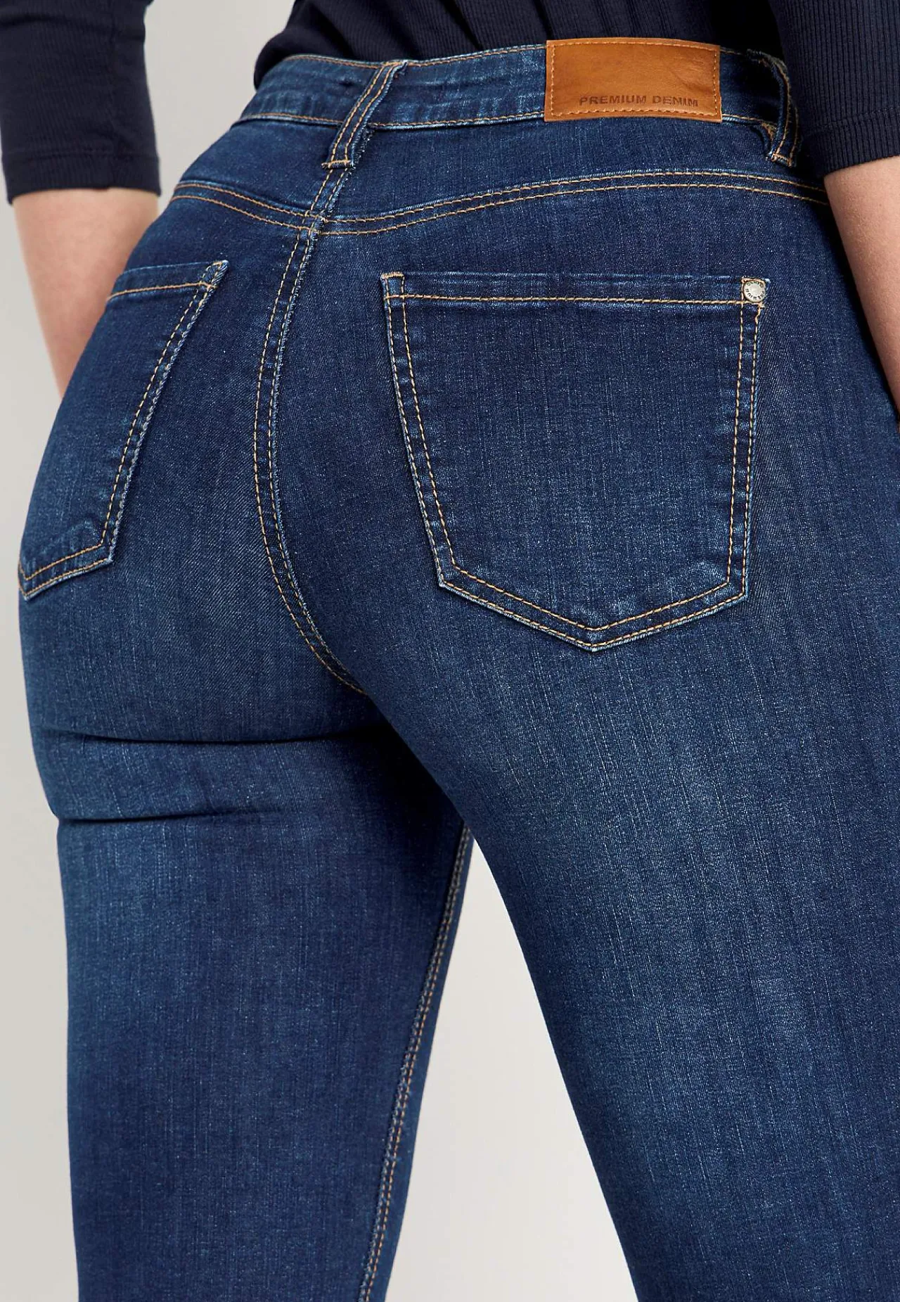 Høj Talje|Flere Længder- Jeans i denim med superstræk Ella Mørkeblå / Denim