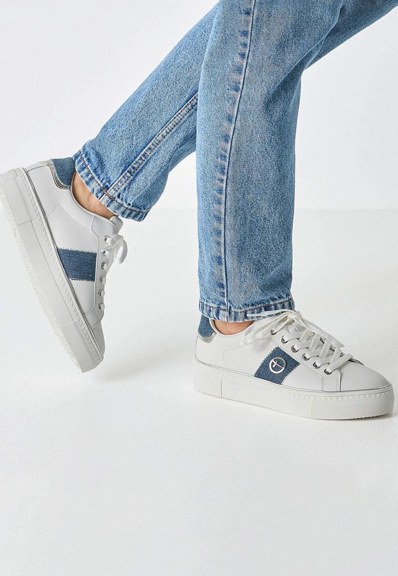 Sneakers-Tamaris Sneakers med detaljer i denim | Cellbes