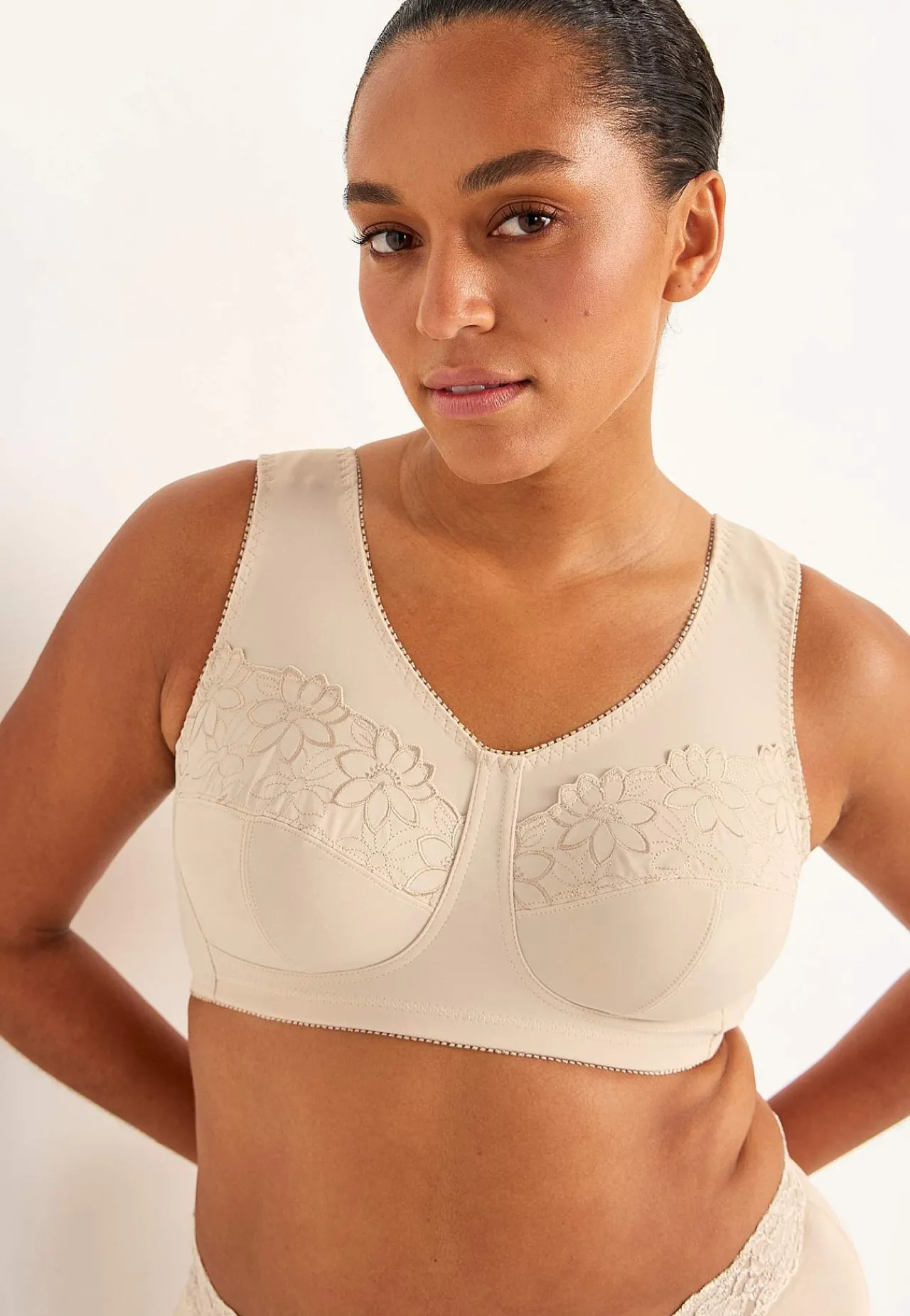 2-Pack|Undertøj-Cellbes of Sweden Soft BH med broderi Lily 2-pack Sort + Beige