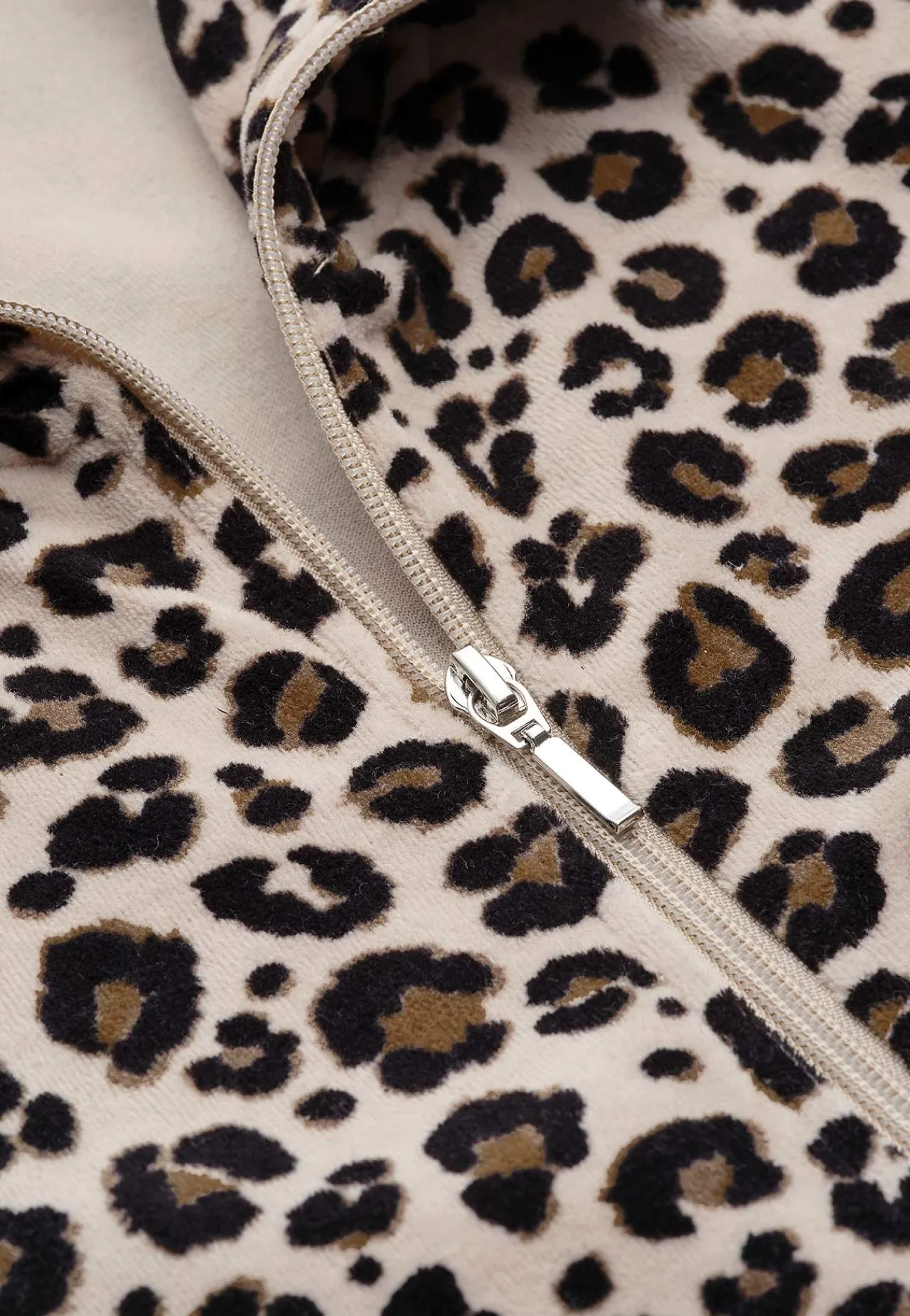 Matchende Sæt|Undertøj-Cellbes of Sweden Velourjakke med lynlås Wilma Beige / Leopard