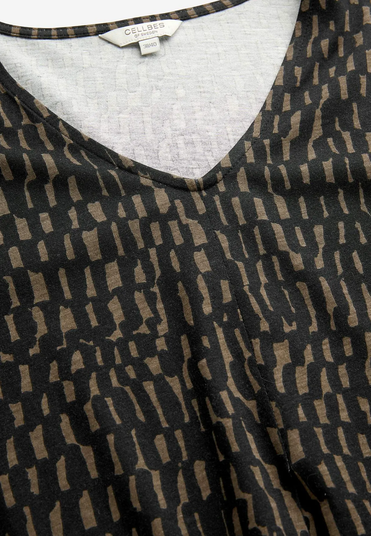 Korte Kjoler-Cellbes of Sweden V-udskåret jerseykjole Sort/Nougat/Mønstret