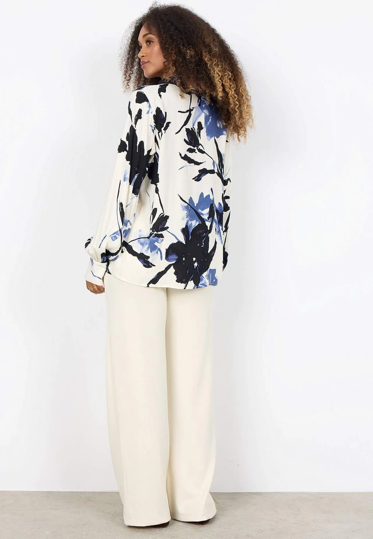 Bluser- Vævet bluse med printet blomstermønster Offwhite / Blå / Mønstret
